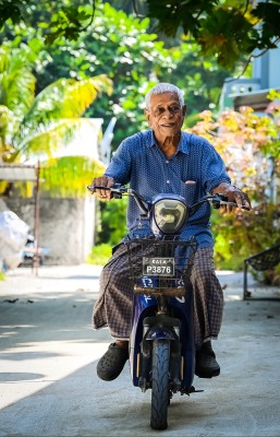 މައުމޫނަށް އެހީވުމަށް ފަހު ނުކުމެ ސޭޓު ހޯދި މުރާލި ދިރިއުޅުން