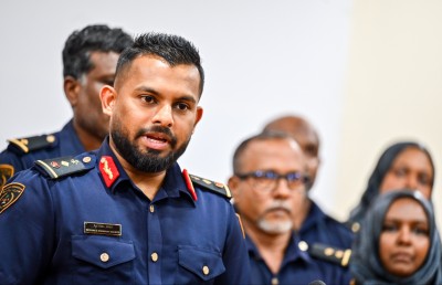 ބިދޭސީންގެ އަތުން ފައިސާ ހޯދުމުގެ ތުހުމަތުވާ އިމިގްރޭޝަންގެ މުވައްޒަފުން ވެސް ބަންދަށް