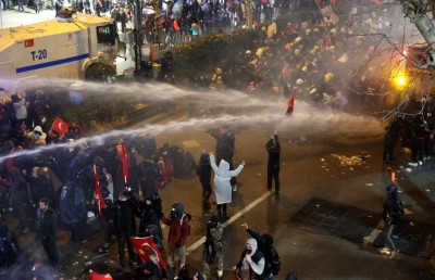 އުރުގާންގެ ވާދަވެރިޔާއަށް ޓެރަރިޒަމްގެ ތުހުމަތު، ގައުމު ހަލަބޮލިވެފައި