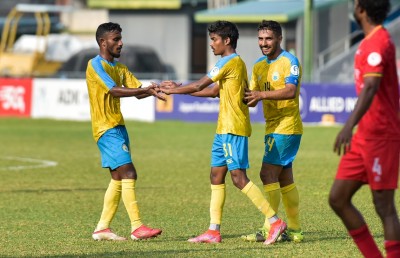 ޔާންގެ ލަނޑުން ގްރާންޑޭ ބަލިކޮށް ވެލެންސިއާ އަލުން ޓްރެކަށް