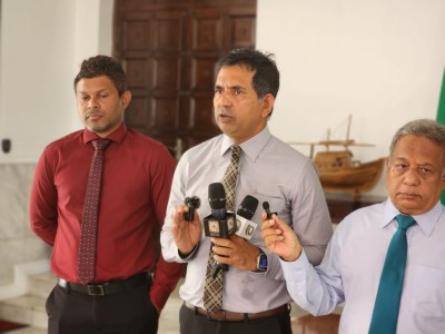 ސިފައިން ނުކުމެ ގައުމާ ހަވާލުވާން އިދިކޮޅުން ގޮވާލައިފި