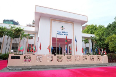 މަޖިލީހުގެ ޖަލްސާއެއް މާދަމާއަށް ތާވަލްކޮށްފި