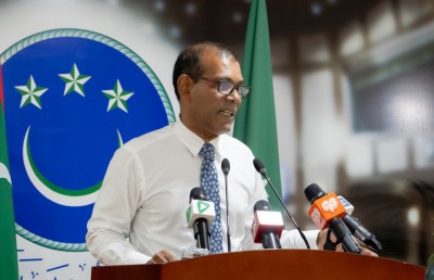 ހޯމަ ދުވަހު މުރައިދޫގެއިން ނުކުންނަވާނެ ކަމަށް ނަޝީދު އަންގަވައިފި
