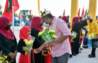 ފައްޔާޒަށް ރައީސަށް ކިޔާ ވަރުގެ ހޫނު މަރުހަބާއެއް!