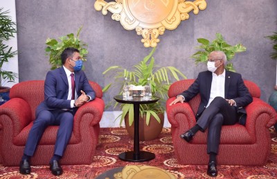 ރައީސްގެ މަސްއޫލިއްޔަތުތަކާ ނައިބު ރައީސް ހަވާލުވުމުގެ ހުވާ ކުރެއްވުން ފަތިހު