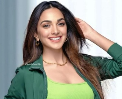 ކިއާރާ އަދްވާނީ ވައިއާރްއެފްގެ ސްޕައި ޔުނިވާސްއަށް