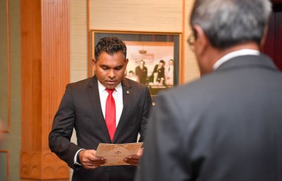 ރައީސް، 210 މިނެޓަށް ފަހު އަލުން ޒިންމާތަކާ ހަވާލުވެވަޑައިގެންފި