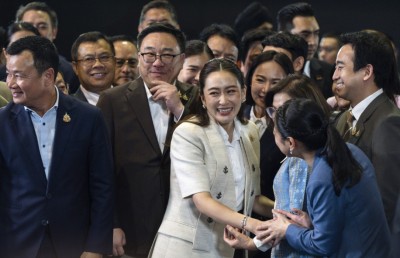 ތައިލެންޑްގެ ބޮޑުވަޒީރުގެ މަގާމުން ދުރުކުރަން ފާހެއް ނުވި