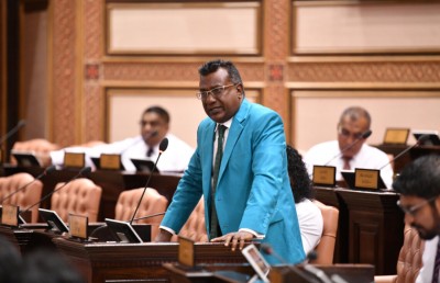 ޖާބިރު މާދަމާ އެމްޑީޕީއަށް ސޮއިކުރަނީ