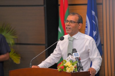 ބުދަ ދުވަހުގެ ރޭ ރައީސް ނަޝީދު ޑިމޮކްރެޓްސްއަށް ސޮއި ކުރައްވަނީ