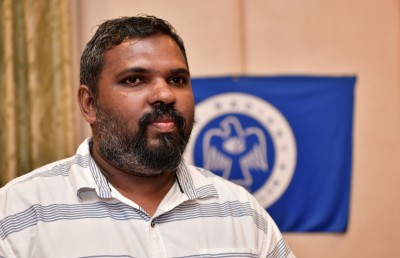 ނިއުގެ ކުރީގެ ޗެއާމަން "ބްލޫ" ނަމުގައި އާ ކްލަބެއް އުފައްދައިފި