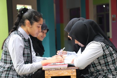 އަޙްމަދިއްޔާގެ ގްރޭޑު އެކަކުން އަށަކަށް، ތާނައާއި ޢަރަބި ލިއުން މަޖުބޫރު މާއްދާއަކަށް ހަދައިފި