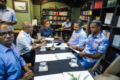 އެމްޑީޕީގެ ވެރިކަން ނިންމަން، ޑިމޮކްރެޓްސްއާއި ޕީޕީއެމް އިއްތިހާދުވެއްޖެ