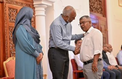 ރައީސްގެ ދެކަނބަލުން އީދު ސަލާމް ކުރައްވައިފި