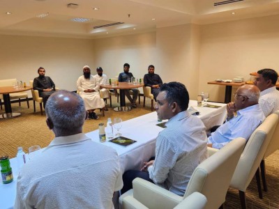 މަދީނާގައި ކިޔަވަން ތިބޭ ދިވެހި ދަރިވަރުންނާ ނައިބު ރައީސް ބައްދަލުކުރައްވައިފި