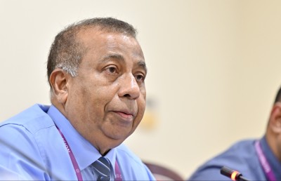 ބެންކޮކްގެ ބިން ހެލުން: ސަފީރަށް ބިރުވެރި ދުވަހެއް، ހީވީ އޮއިގަނޑެއް ޖެހުނުހެން