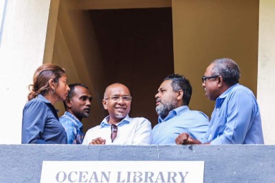 އީސީއަށް އިތުބާރު ނެތް ކަމަށް ބުނެ އިދިކޮޅު ޕާޓީތަކުން ތެދުވެއްޖެ