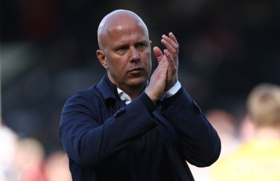 ލިވަޕޫލުން ހެދި ގޯސްތަކާ މެދު ސްލޮޓް ހިތްހަމަނުޖެހިފައި