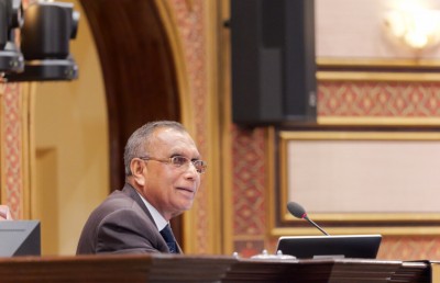 ފެށިތާ ފަސް މިނިޓު ނުވަނީސް ހުއްޖަތެއް ދައްކާފައި މަޖިލިސް ނިންމާލައިފި