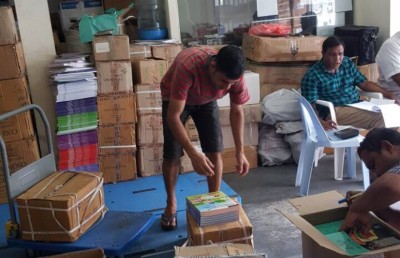 ސްކޫލުތަކަށް ޓެކްސްޓް ފޮތްތައް ފޮނުވަން ފަށައިފި