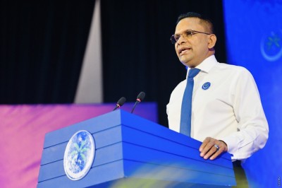 ވަޒީފާއިން މުސްކުޅި ކުރާ މީހުންނަށް، އާމްދަނީ ހޯދަން މަގު ކޮށައިދޭނަން: ނާޒިމް