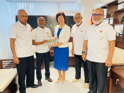 ބައިނަލްއަގުވާމީ މުބާރާތެއްގައި ވާދަކުރި ރާއްޖޭގެ ފުރަތަމަ ޓީމަށް 50 އަހަރު ފުރުން ފާހަގަކުރުމަށް ޗައިނާއަށް