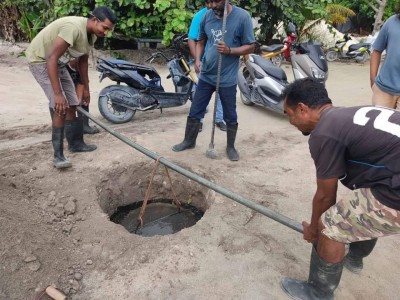 ޖަންކްޝަންތައް ފުރި މަނަދޫ މަގުތަކަށް ނަޖިސް ބޭރުވަނީ، ހައްލަކަށް ބޭނުންވެފައި!