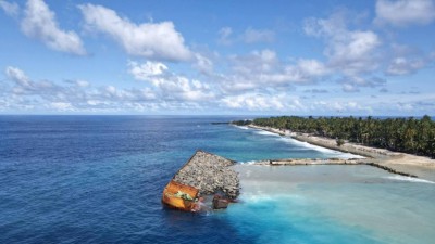 ފަރަށް ނާރާކަމަށް ބުނެ ބާޖު ފުރައިފި، އީޕީއޭއިން ފުލުހަށް