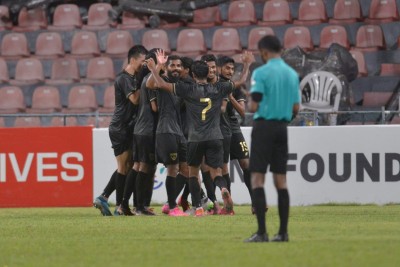 ސަސް އަތުން އީގަލްސްއަށް ފަސޭހަ މޮޅެއް