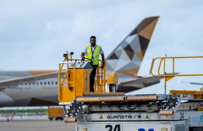 ނިޔާމަ ދަތުރެއްގައި އެއާޕޯޓުގެ މި މުވައްޒަފުންގެ ހިއްސާ