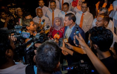 ޕާސްޕޯޓެއް ނުހިފަހައްޓާ، ފެތުރީ ދޮގު ވާހަކަތަކެއް: ސިޔާމް