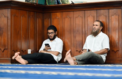 ފިތުނަތަކުގެ މި ޒަމާނުގައި ޒުވާނުންގެ އީމާންކަން އަނބުރާ ގެނައުން