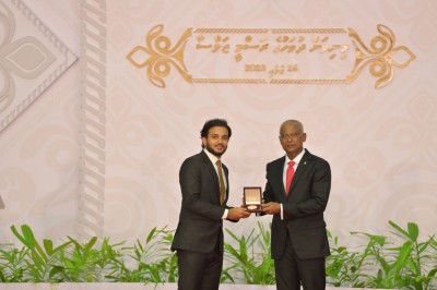 މަތީ ދަރަޖަ ހާސިލްކުރި 15 މީހަކަށް އިނާމާއި، އެއްވަނަ ދަރަޖައިގައި ފާސްވި 10 ހާފިޒަކަށް މެޑަލް ދެއްވައިފި
