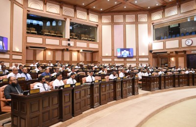 މަޖިލިހުގެ ޖަލްސާތައް ނުބާއްވަނީ ތަޅުމުގައި ކުރާނެ މަސައްކަތެއް ނެތުމުން: ނާޒިމް