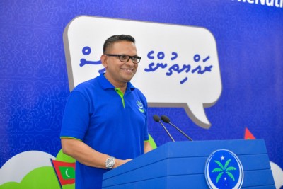 އަޅުގަނޑުގެ ވެރިކަމެއްގައި މޫނު ބުރުގާ އަޅައިގެން ސުކޫލަށް ދެވޭނެ: ނާޒިމް