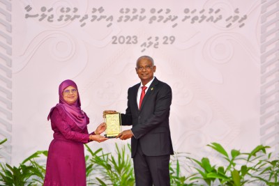 ދައުލަތައް ގިނަ ދުވަހު ހިދުމަތް ކުރުމުގެ އިނާމު މި އަހަރު ގިނައިން ލިބުނީ މިފްކޯގެ މުވައްޒަފުންނަށް