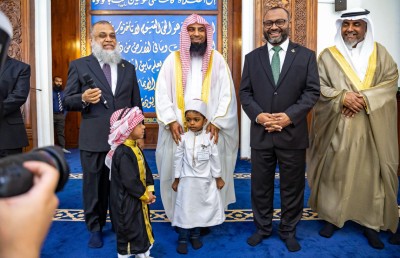 މަދީނާގެ ހަރަމްފުޅުގެ އިމާމް، ތުއްތު ކުދިންނާއެކު އުފާވެރި ވަގުތުކޮޅެއް!