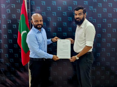 އެމްއާރްއެމްގެ ރިޔާސީ ޕްރައިމަރީއަށް ކުރިމަތިލެއްވީ ހަމައެކަނި ފާރިސް