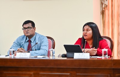 ވަކިވަކި މުއައްސަސާތަކުގެ ސްކީމުތައް އުވާލުމުގައި މެދުމިނުގެ ހައްލުތަކެއް ހޯދަންޖެހޭ: ޝުޖާތާ