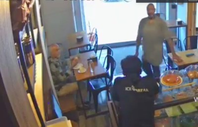 ކެފޭއަކަށް ވަދެ ތަޅާލީ ރެކުގެ ބިއްލޫރިގަނޑު