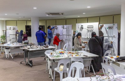 ސްޓެލްކޯއިން އަންހެން އިލެކްޓްރިޝަނުން ތަމްރީނުކުރާ ކޯސް 16 ބައިވެރިއަކު ފުރިހަމަކޮށްފި