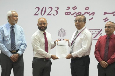 އަމިއްލަ ގޮތުން ވާދަކުރައްވަން ފާރިސް ކެންޑިޑެސީ ހުށަހަޅުއްވައިފި