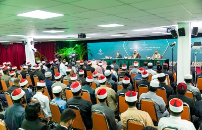 ސުންނަތަށް ތަބާވެ، މެދުމިނުގައި ނަމާދުކުރުމަށް ފަރުވާތެރިވާން ހަރަމްފުޅުގެ އިމާމު އެދިވަޑައިގެންފި