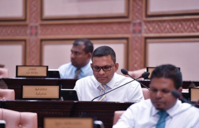އެމެރިކާގެ ޓެރަރިސްޓު ލިސްޓާ ގުޅިގެން ނާޒިމްގެ ގަރާރެއް މަޖިލީހަށް