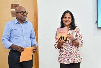 ބެލެނިވެރިންނަށް ފަޔާޒްގެ މުހިންމު ފޮތެއް: ކުދިން ތަރުބިއްުޔަތުކުރުމަށް ފަހި މަގެއް!