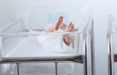 ދެ ދަރިން ތިބޭ އަންހެނުން އަތުން ޓެކްސް ނުނަގަން ހަންގޭރީގައި ނިންމައިފި