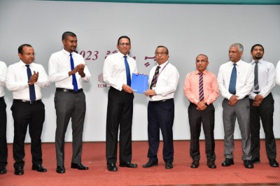 ނާޒިމް ވެސް ކެންޑިޑެސީ ފޯމް ހުށަހަޅުއްވައިފި