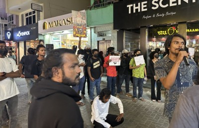 މުޒާހަރާއިން ހައްޔަރުކުރި ދެ ޒުވާނުން ދޫކޮށްލަން އެމްޑީޕީން ގޮވާލައިފި