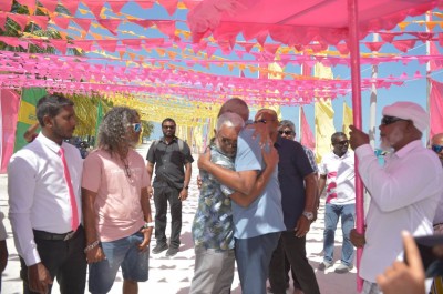 އުފަން ރަށުން ރަތްދޫލައިގެ މަރުހަބާއެއް، ގޮވާލީ "ވަށަފަރު މުއިއްޒު" އެއްބުރުންކަމަށް!