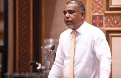 ޗައިނާ ބަޔަކާ ހަވާލުކުރިނަމަ މިހާރު ބްރިޖް ނިމޭނެ: ދޮންބިލަތް